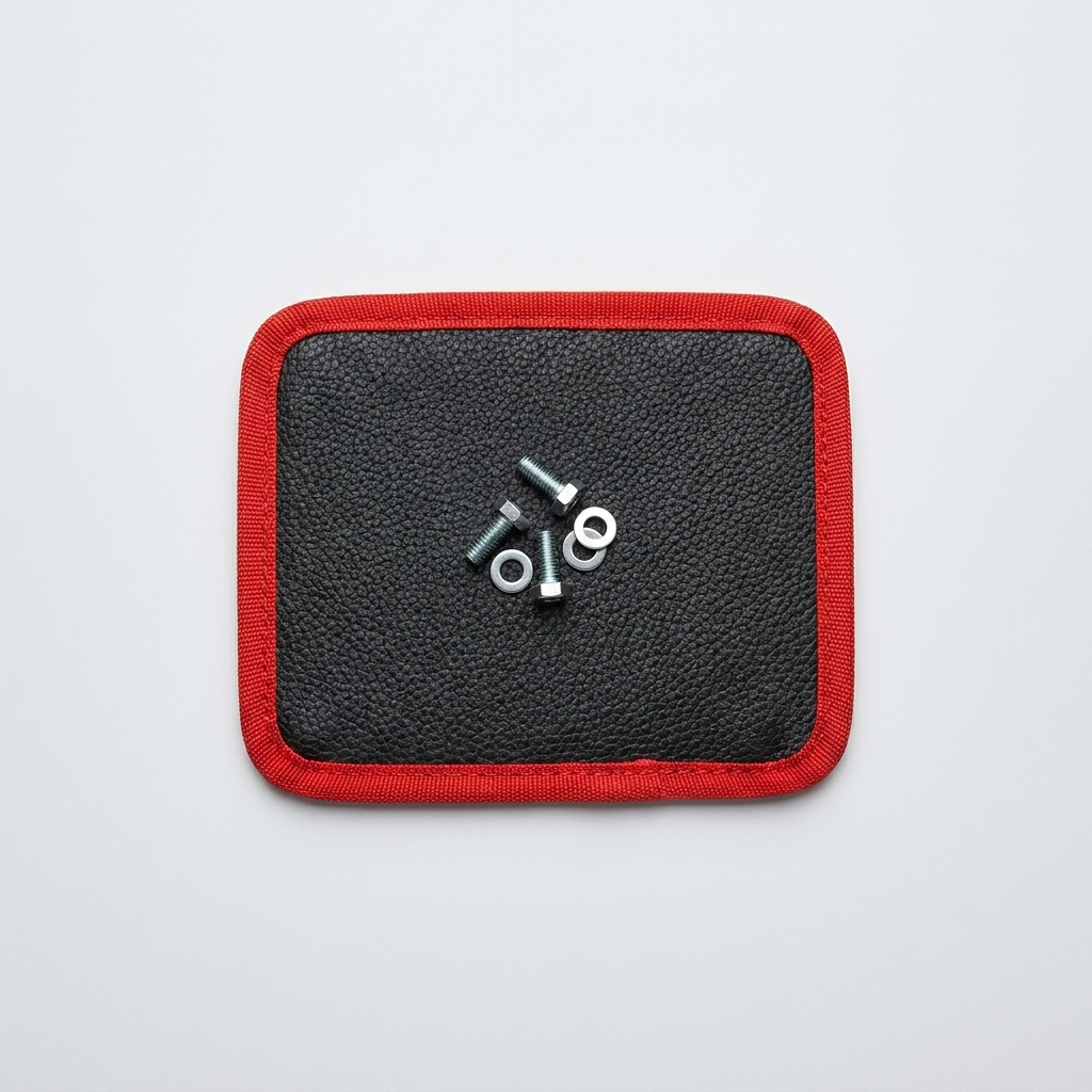 Tapis aimanté noir à liseré rouge, vue de dessus