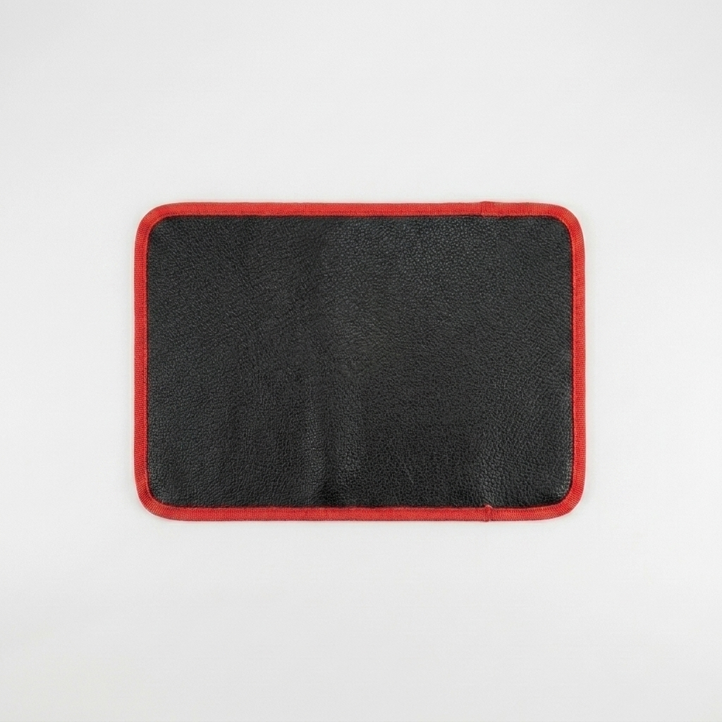 apis aimanté de mécanique noir à liseré rouge, vue de face