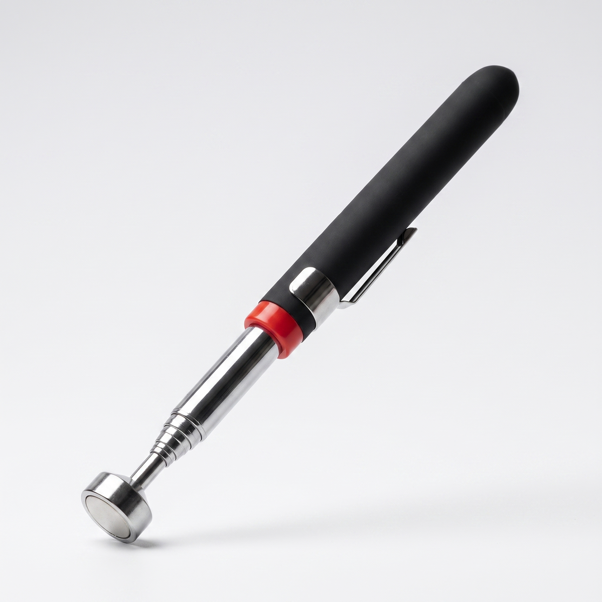 Tige aimantée télescopique repliée, embout hexagonal, clip de poche